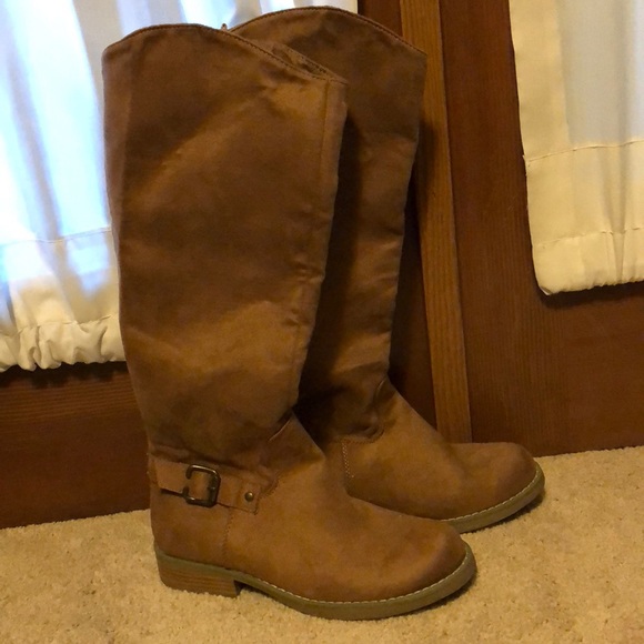 Boot - Picture 2 of 4